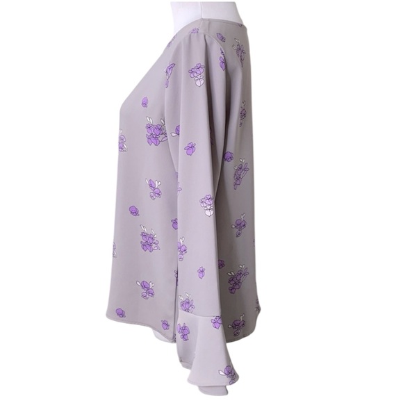 ANN TAYLOR Floral Bell Ruffle Sleeve Blouse in Gray w/ Purple Florals Size Small - Picture 3 of 5